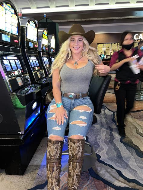 Posts of haleighcox from OnlyFans .